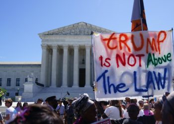 Trump pide a un juez de Nueva York que aplace su sentencia tras el fallo de inmunidad