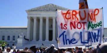 Trump pide a un juez de Nueva York que aplace su sentencia tras el fallo de inmunidad