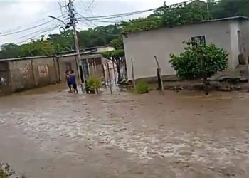 Trujillo | Inundaciones repentinas: sectores de Sabana de Mendoza bajo el agua tras desbordamiento en quebrada San Alejo