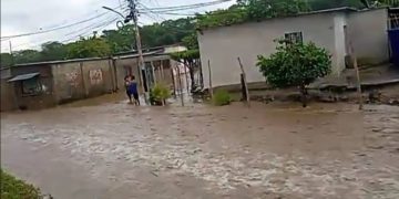 Trujillo | Inundaciones repentinas: sectores de Sabana de Mendoza bajo el agua tras desbordamiento en quebrada San Alejo