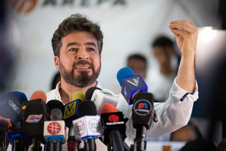 Fotografía de archivo que muestra al candidato a las elecciones presidenciales de Venezuela Daniel Ceballos. EFE/ Rayner Peña R.