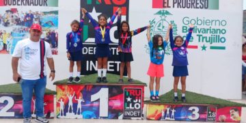Tres medallas para Trujillo en inicio del Nacional de Natación Artística