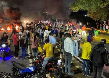 Guayaneses toman las calles para rechazar resultado anunciado por el CNE