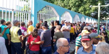 Carvajalenses salieron temprano a ejercer su derecho al voto