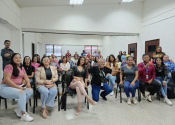 Horacio Díaz Manzo Inspira a Comunicadores en Valera: La Originalidad como Clave del Futuro