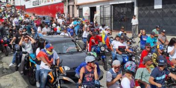 Oposición boconesa realiza multitudinaria caravana