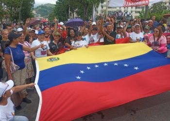 Oficialismo inició alegre su show electoral camino al 28-J