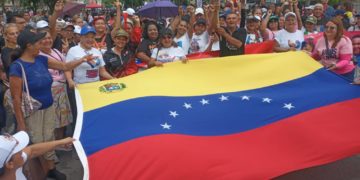 Oficialismo inició alegre su show electoral camino al 28-J