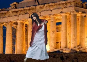 La danza de “Tierra de Gracia” de Larissa Vesci brilla bajo la Acrópolis de Atenas