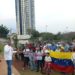 Migrantes venezolanos en Foz do Iguaçu (Brasil) brindan apoyo moral al país