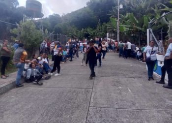 Pese a pequeños contratiempos habitantes de Monte Carmelo ejercieron pacíficamente su derecho al voto