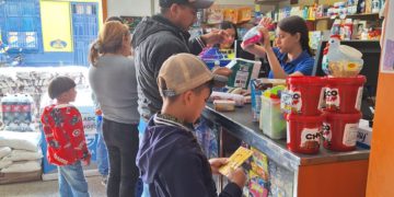 Boconeses se abastecen de comida ante la incertidumbre política del país