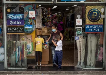 Las criptomonedas se vuelven esenciales para las remesas de familias venezolanas