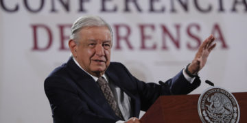 López Obrador advierte a Trump de que cerrar la frontera desataría «una rebelión»