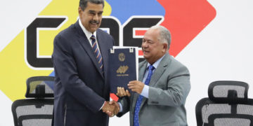 El Consejo Nacional Electoral proclama presidente a Maduro tras las elecciones