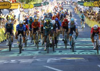 Groenewegen brinda en Dijon por su sexta victoria en el Tour, Pogacar manda de amarillo