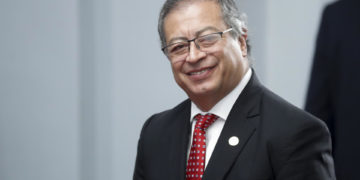 Petro considera «excelente» noticia la decisión de Maduro de volver a dialogar con EEUU