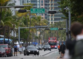 El alto costo de vida en Miami obliga a muchos a tener varios trabajos para subsistir