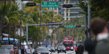 El alto costo de vida en Miami obliga a muchos a tener varios trabajos para subsistir