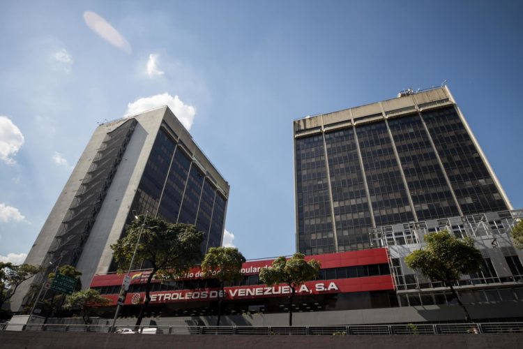 Fotografía de archivo la sede principal del Ministerio de Energía y Petróleo y de Petróleos de Venezuela (PDVSA) en Caracas (Venezuela). EFE/ Miguel Gutiérrez
