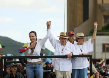 Carabobeños sortearon obstáculos y llenaron la avenida Cedeño con González Urrutia y Machado