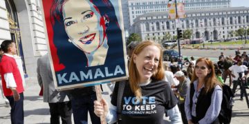 Kamala Harris alcanza el apoyo de suficientes delegados para garantizar su nominación