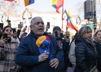Venezolanos en Chile votan entusiasmados y «convencidos» de que habrá cambio de Gobierno
