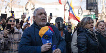 Venezolanos en Chile votan entusiasmados y «convencidos» de que habrá cambio de Gobierno