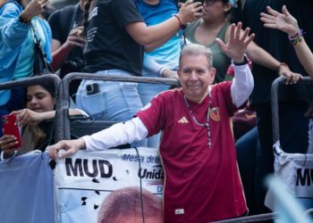 Edmundo González viaja con su vianda para evitar nuevos cierres de restaurantes