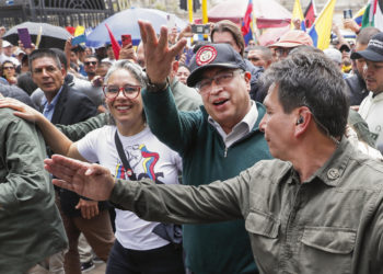Petro llega a mitad de mandato apoyado en sectores populares pero sin espacio a críticas