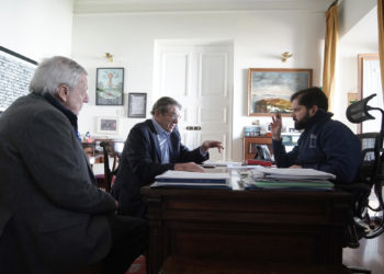 Embajador chileno regresa al país encabezando última comitiva expulsada de Venezuela