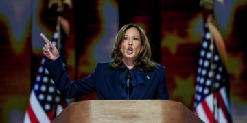 Kamala Harris insta a militares a proteger a los venezolanos en carta dirigida a líderes opositores