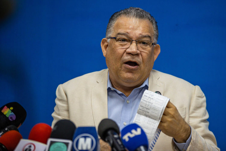 El excandidato a la presidencia de Venezuela, Enrique Márquez, habla en una rueda de prensa este miércoles, en Caracas (Venezuela). EFE/ Henry Chirinos