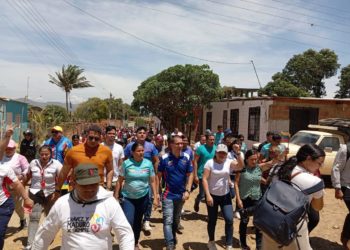 Táchira | Entregan vehículos aprobados en consulta popular en San Antonio 