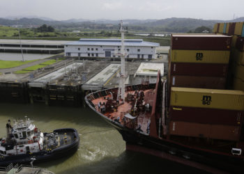 El canal de Panamá aumenta a 35 los tránsitos diarios y deja atrás crisis por la sequía