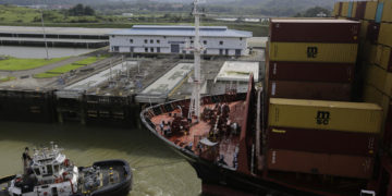 El canal de Panamá aumenta a 35 los tránsitos diarios y deja atrás crisis por la sequía