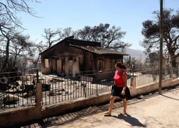 Dan por controlado el gran incendio que quemó 10.000 hectáreas en las afueras de Atenas