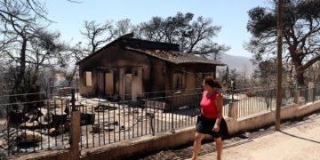 Dan por controlado el gran incendio que quemó 10.000 hectáreas en las afueras de Atenas