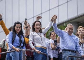 María Corina y Edmundo piden a venezolanos mantenerse firmes y unidos: «Tenemos por delante una ruta ardua»