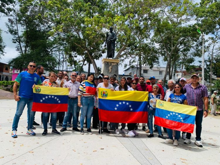 Con la mirada al norte la dirigencia de oposición en Rafael Rangel salió a la calle.