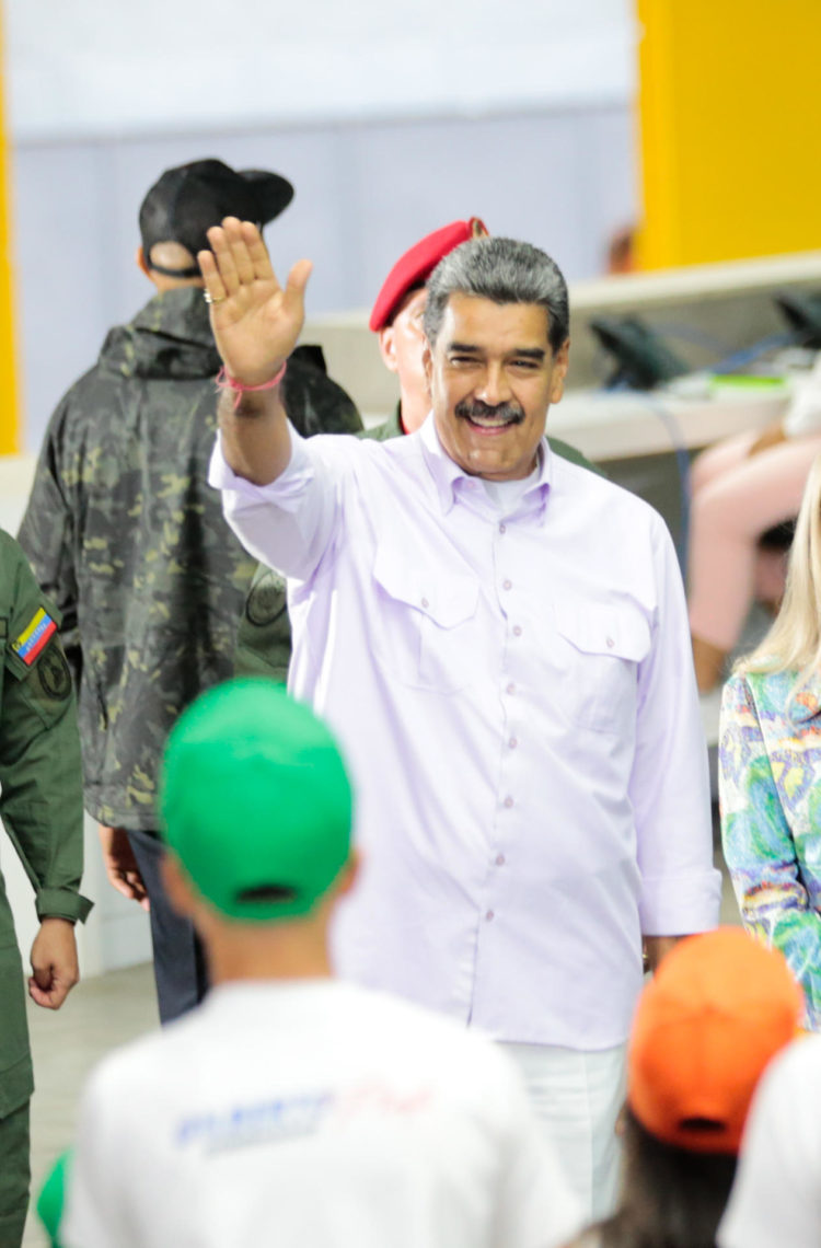 Fotografía cedida por Prensa Miraflores del presidente de Venezuela, Nicolás Maduro, durante un acto este martes 13 de agosto de 2024 en Caracas (Venezuela). EFE/Milagros Nuñez/Prensa Miraflores