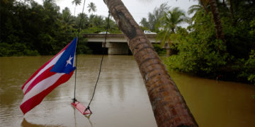 Cientos de personas refugiadas y carreteras bloqueadas en Puerto Rico por huracán Ernesto