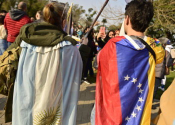 Venezolanos en Argentina piden facilidades en trámites migratorios tras cierre de embajada