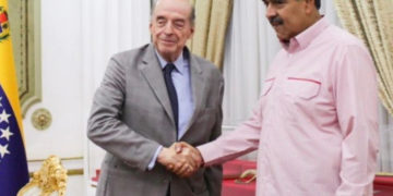 Excanciller colombiano se reúne con Maduro, mientras Colombia intenta mediar en crisis