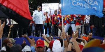 Maduro pide al Parlamento que se apruebe «muy rápido» la ley contra el fascismo