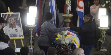 El velatorio de Juan Izquierdo une al fútbol de Uruguay en una dolorosa jornada