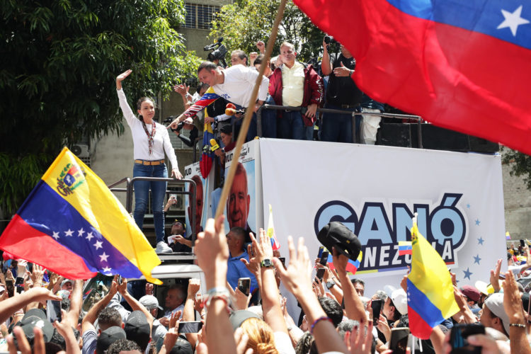 - La líder opositora de Venezuela María Corina Machado asiste a una protesta en rechazo a los resultados oficiales de las elecciones presidenciales -que dan la victoria al presidente Nicolás Maduro-, en Caracas (Venezuela). EFE/ Ronald Peña R.