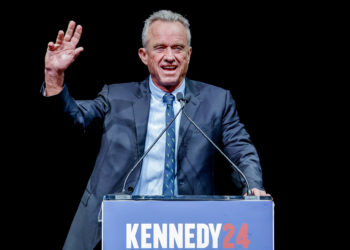 Kennedy anunciará su retirada este viernes y pasará a las filas de Trump, según medios
