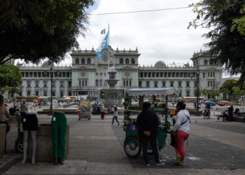 Asesinan a tiros a dos hombres y a una mujer en el oeste de Ciudad de Guatemala