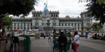 Asesinan a tiros a dos hombres y a una mujer en el oeste de Ciudad de Guatemala